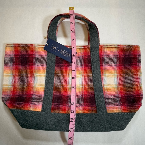 GAP X Pendleton | Plaid Small Utility Tote - Picture 3 of 9